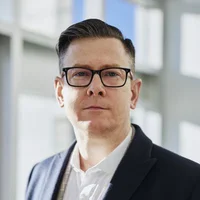 Portrait of reviewer Grant Whitaker