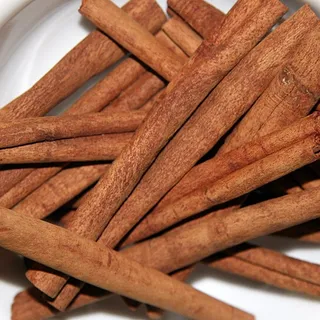 Rolled cinnamon bark quills